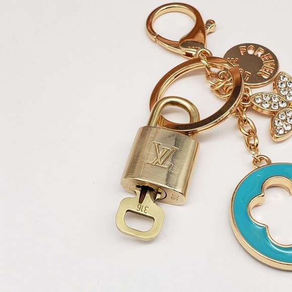 Authentic Louis Vuitton Lock & Key with unbranded Flower CloverBagcharm Keychain - Picture 8 of 8